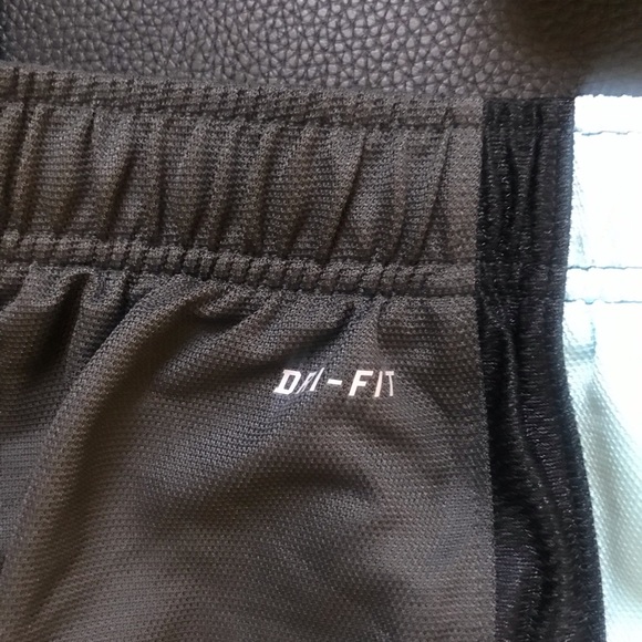 Nike Youth’s Elite Basketball Short Sz L and XL - Picture 5 of 5